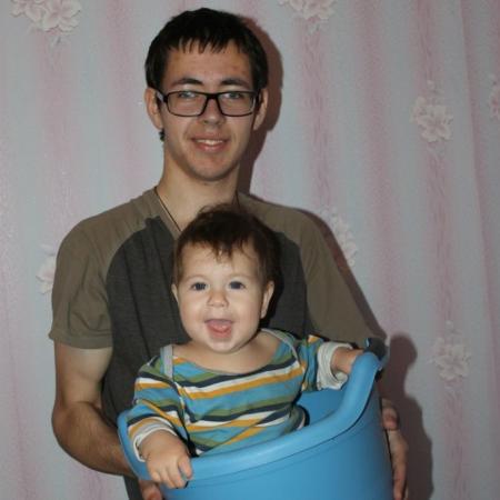 Эдуард с младшим братом Толиком