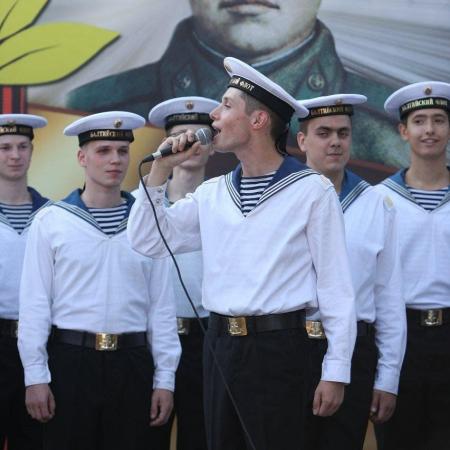 Алексей Преминин в центре